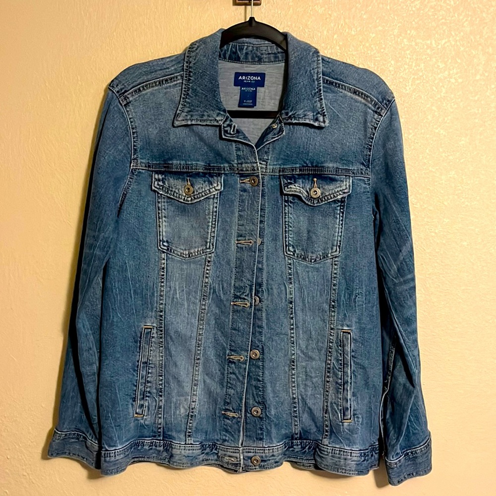 Arizona Jean Co. denim jacket. Size Large.